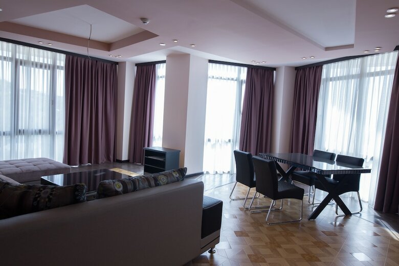 Grand Hills Hotel