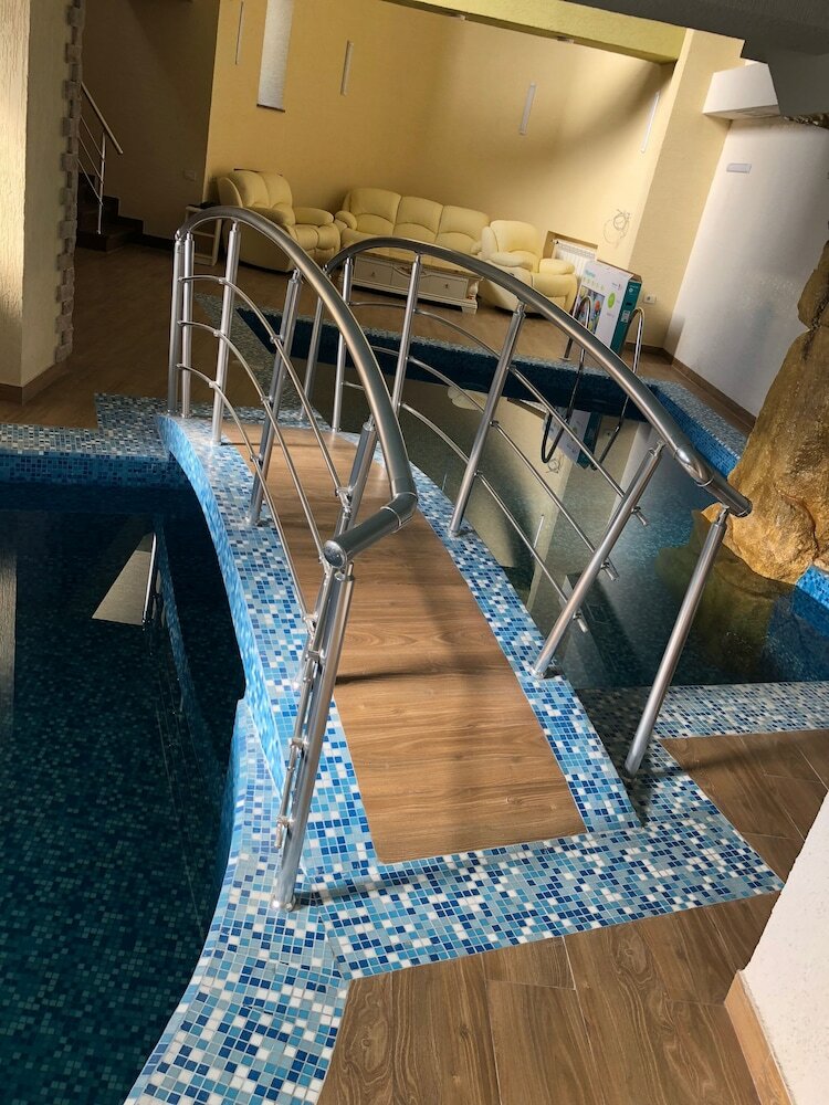 Grand Hills Hotel