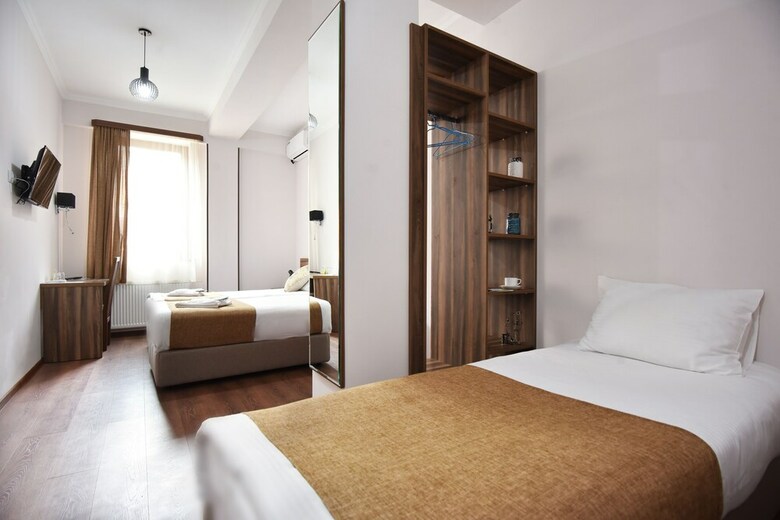Dayroom Art Hotel