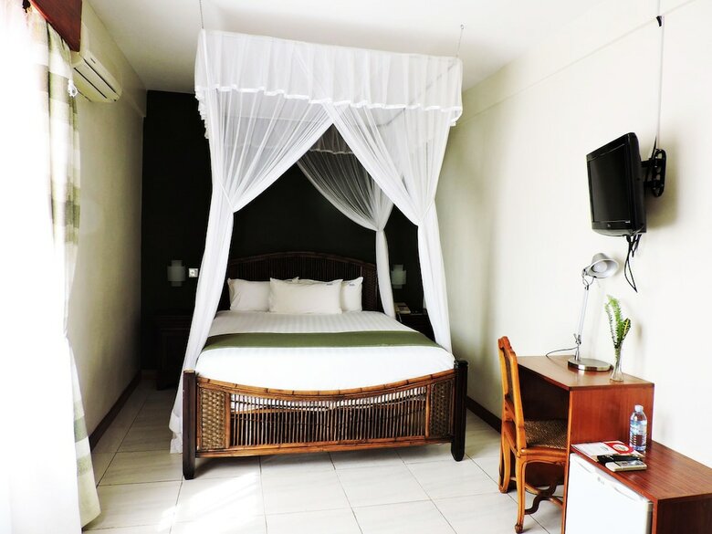 Hotel Mosa Court Suites