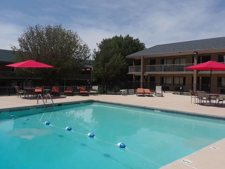 Hotel Amerstone Inn & Event Center