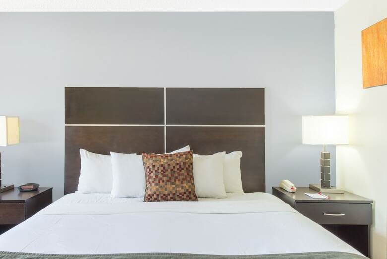 Hotel Amerstone Inn & Event Center