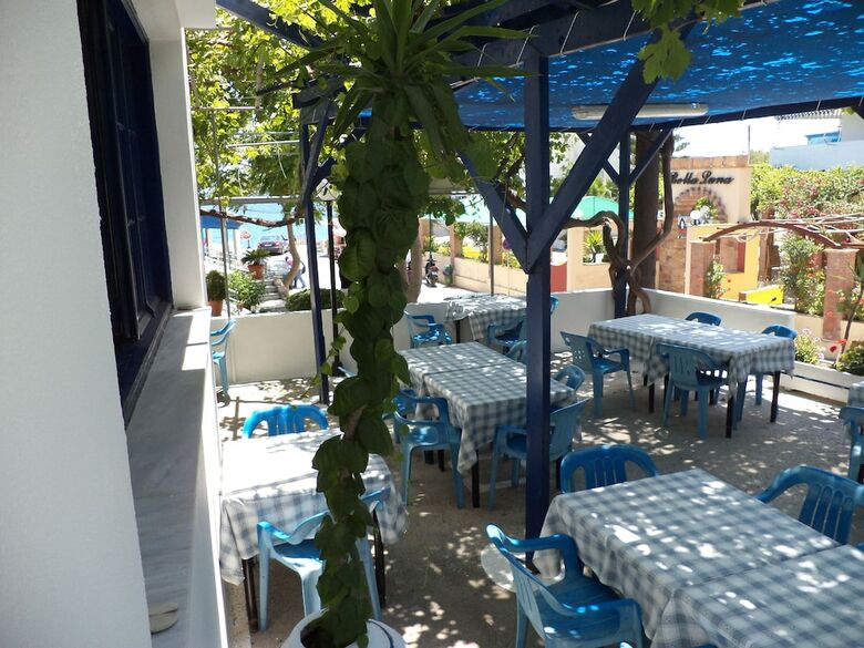 Aparthotel To Kamari