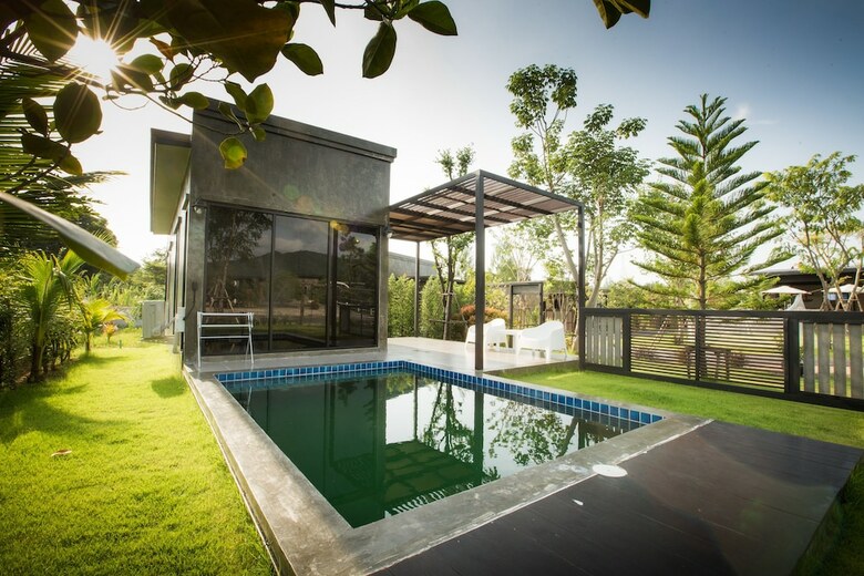 Hotel Release Pool Villa Resort