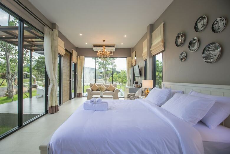 Hotel Release Pool Villa Resort