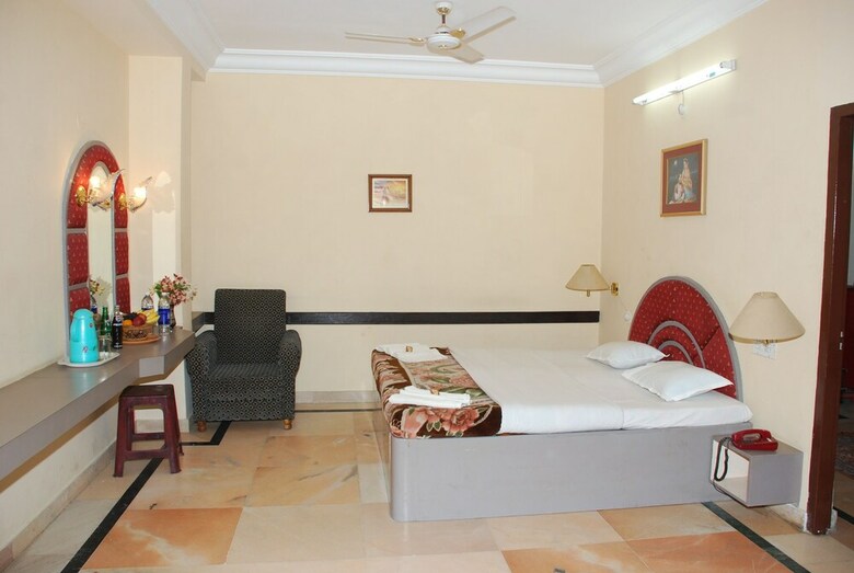 Hotel Sarvesh