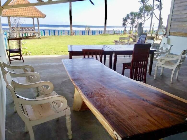 Hostal The Tree House Sumbawa - Hostel