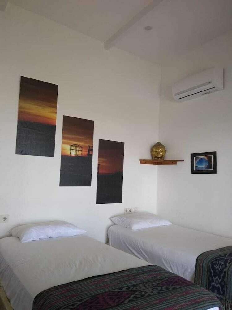 Hostal The Tree House Sumbawa - Hostel