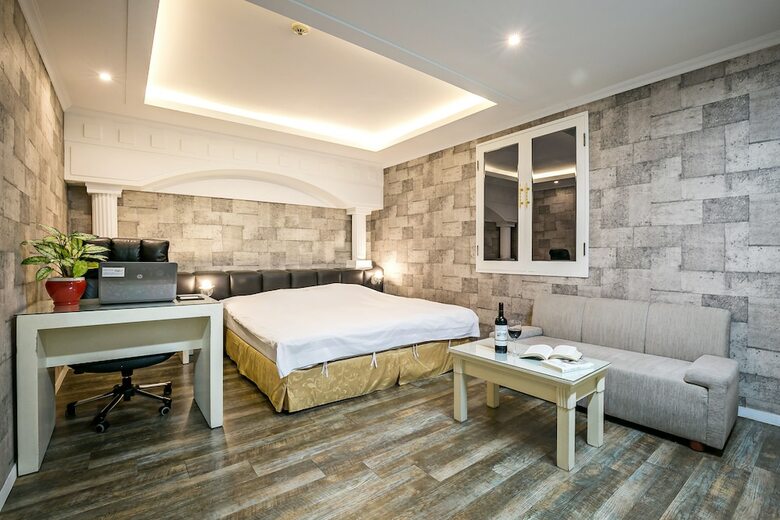 Fiore Tourist Hotel