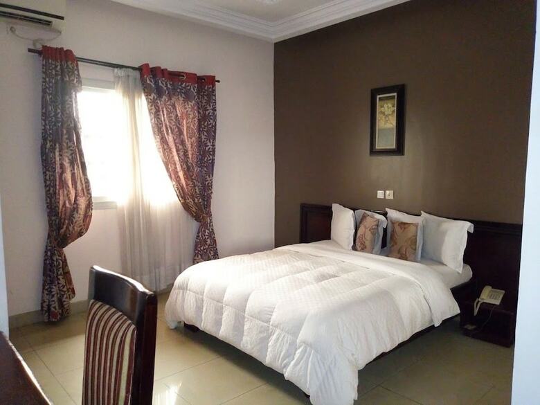 Hotel H�tel Vall�e Des Rois