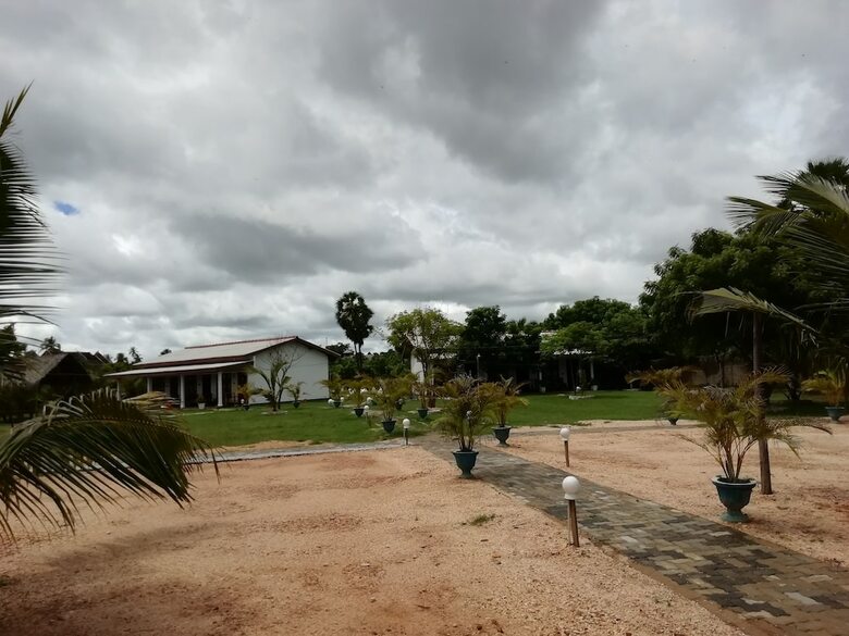 Hotel Esha Beach Resort
