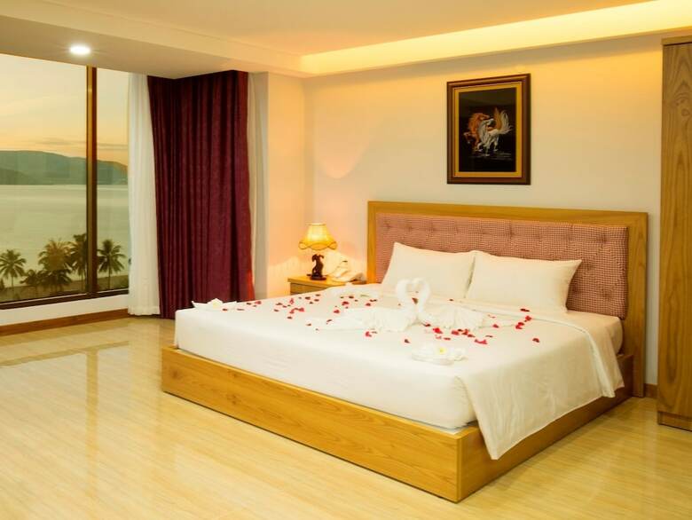 Happy Light Hotel