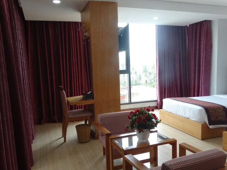 Happy Light Hotel