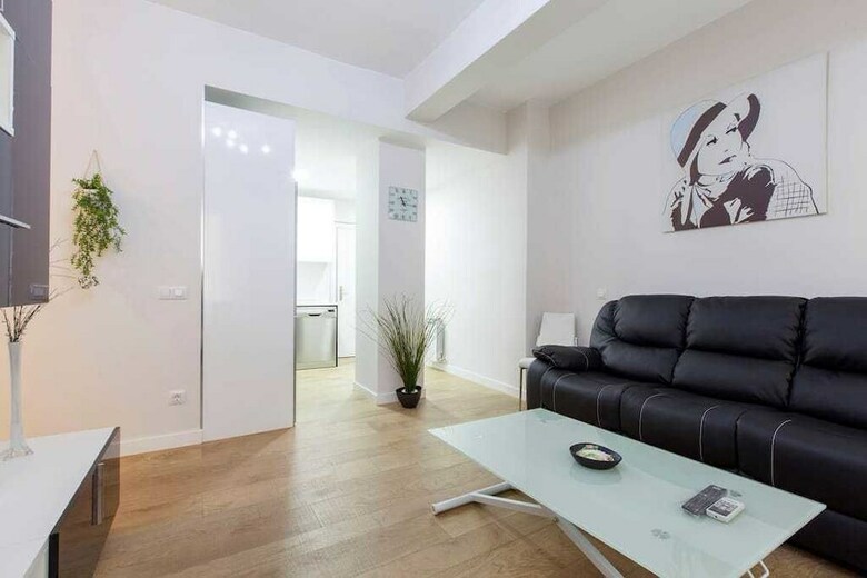 Gran Via Apartment - Near Gran Via Street