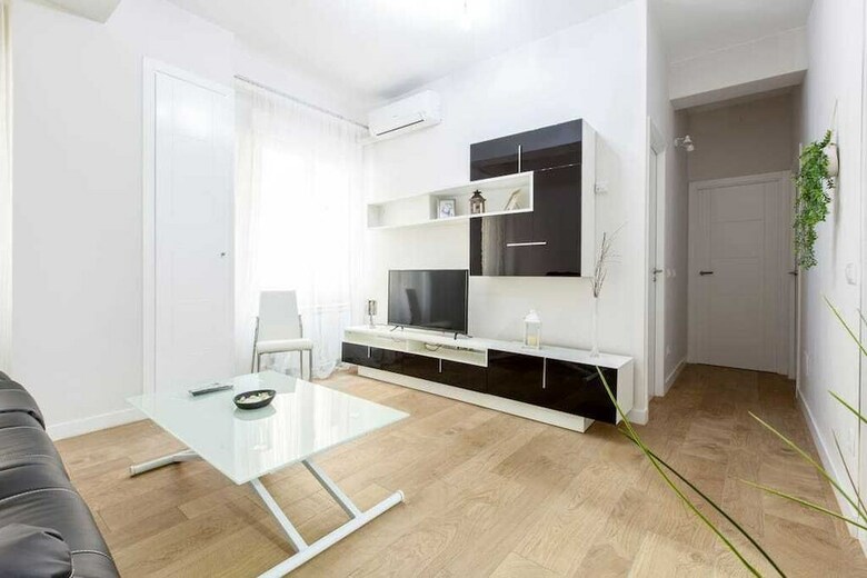 Gran Via Apartment - Near Gran Via Street