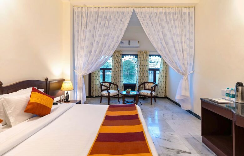 Hotel Sarovar On Lake Pichola