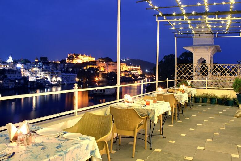 Hotel Sarovar On Lake Pichola