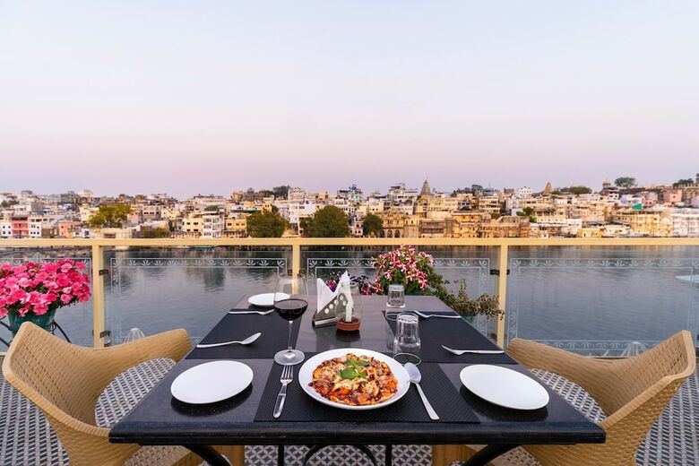Hotel Sarovar On Lake Pichola