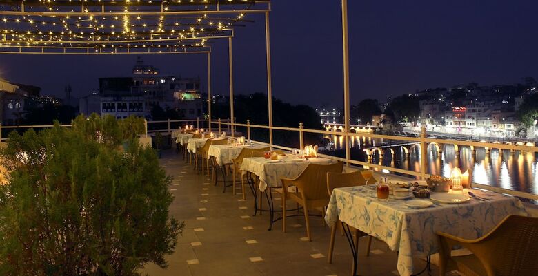 Hotel Sarovar On Lake Pichola