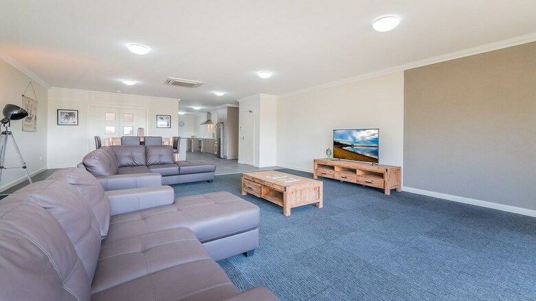 Thompson Avenue Apartments - 3