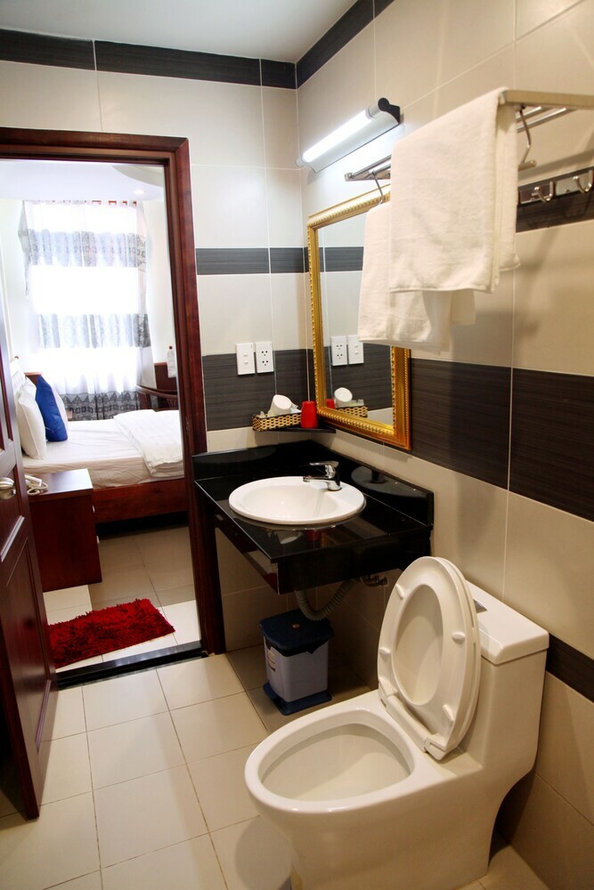 Tran Long Binh Duong Hotel