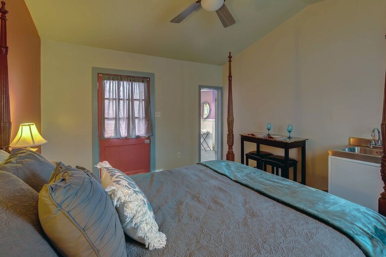 Hotel Carlisle Garden Suites
