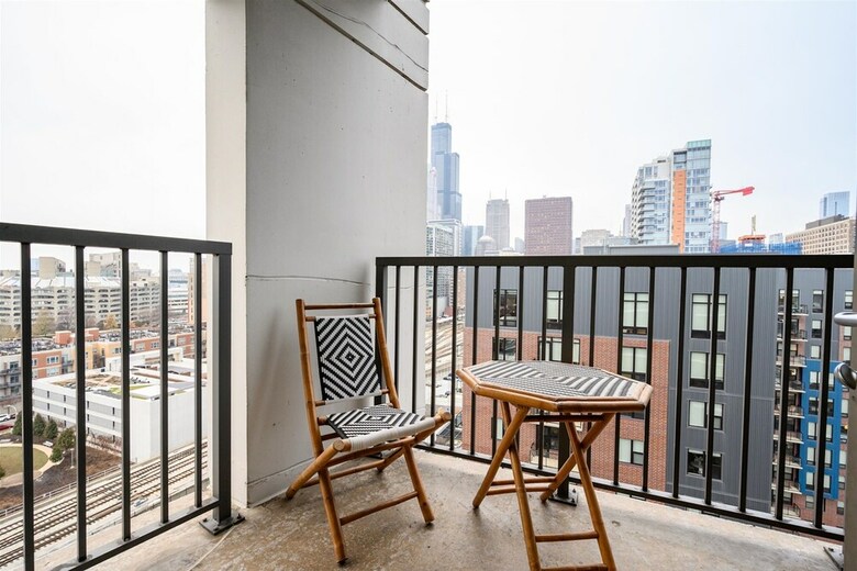 Hotel Kasa Chicago South Loop Apartments