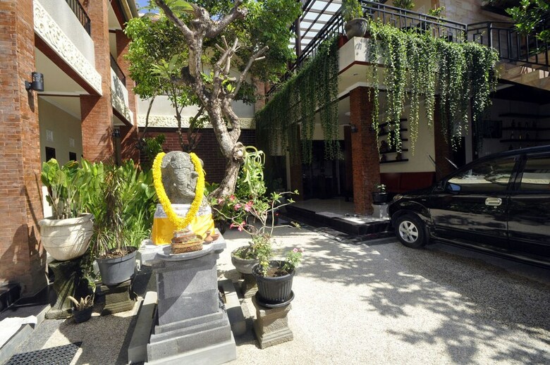 Hotel Kings House Kesari