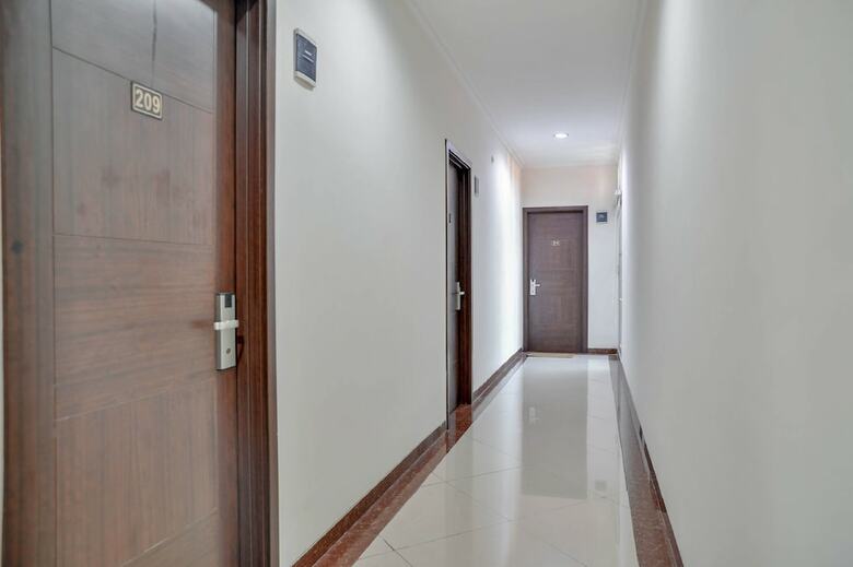 Hotel Clover Residence Near Mall Ambassador