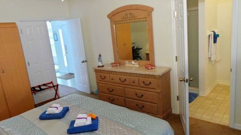 Ly53814 - Hampton Lakes - 5 Bed 4 Baths Villa