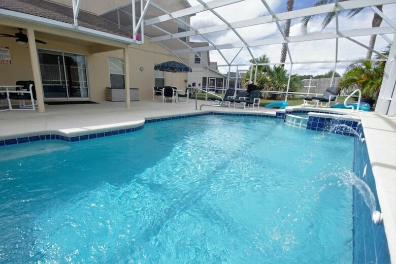 Ly53814 - Hampton Lakes - 5 Bed 4 Baths Villa