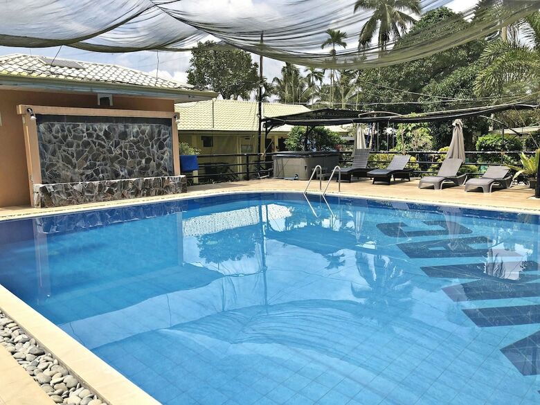 Hotel Jenmac's Resort