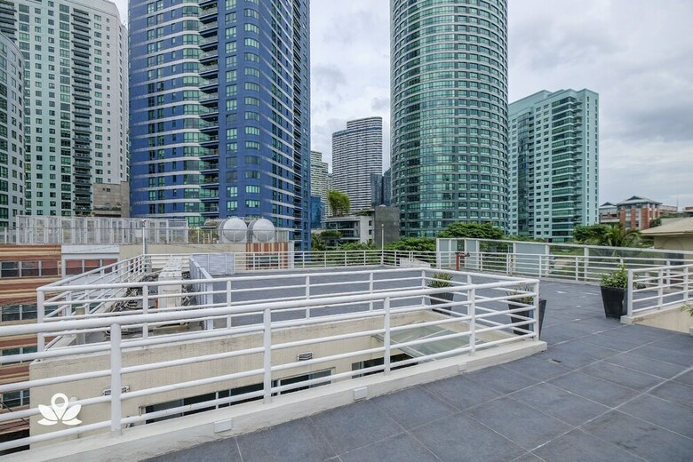Hotel Zen Premium Near Rockwell Makati
