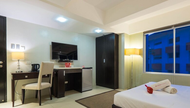 Hotel Zen Premium Near Rockwell Makati