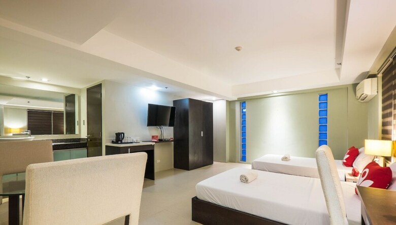 Hotel Zen Premium Near Rockwell Makati