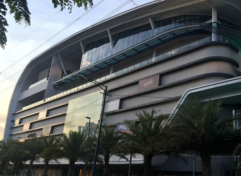 Hotel Zen Premium Near Rockwell Makati