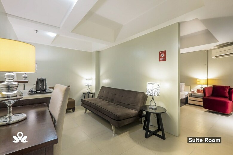 Hotel Zen Premium Near Rockwell Makati