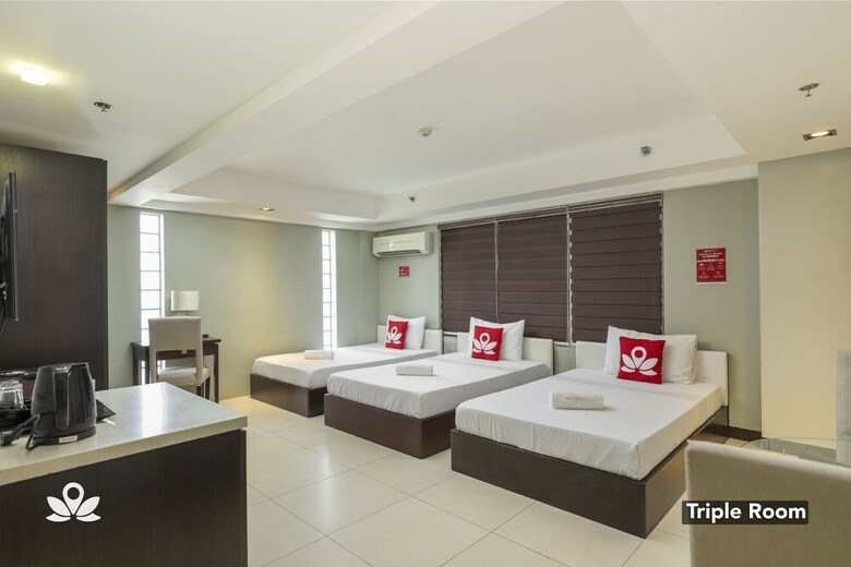 Hotel Zen Premium Near Rockwell Makati