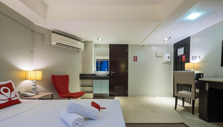 Hotel Zen Premium Near Rockwell Makati