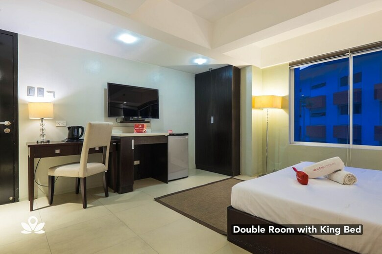 Hotel Zen Premium Near Rockwell Makati