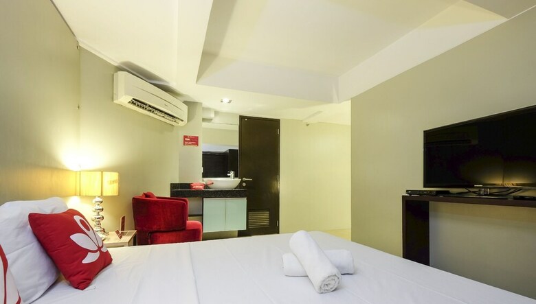Hotel Zen Premium Near Rockwell Makati