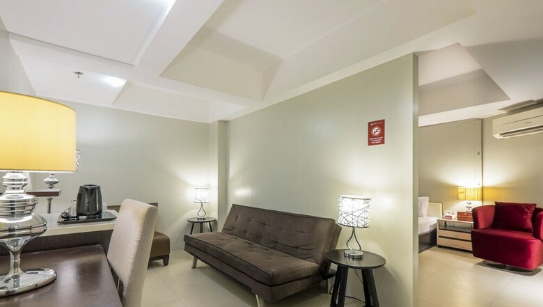 Hotel Zen Premium Near Rockwell Makati