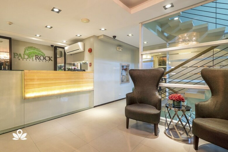Hotel Zen Premium Near Rockwell Makati