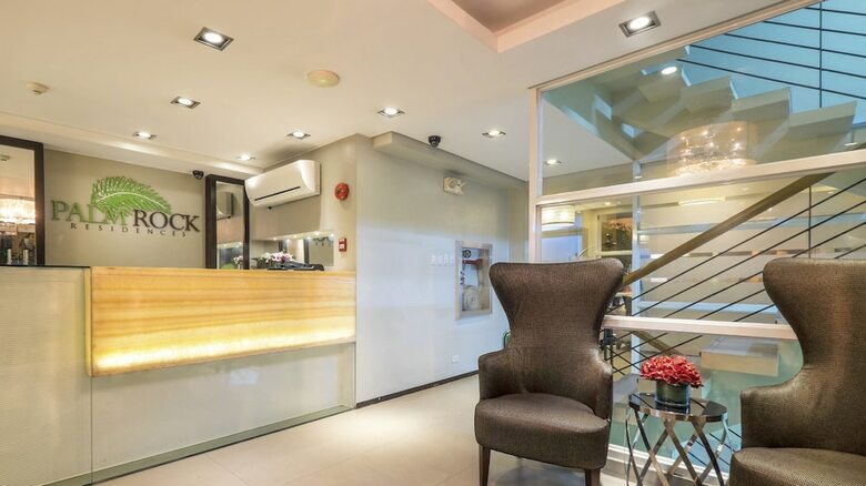 Hotel Zen Premium Near Rockwell Makati