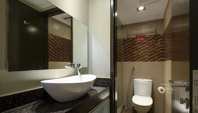 Hotel Zen Premium Near Rockwell Makati