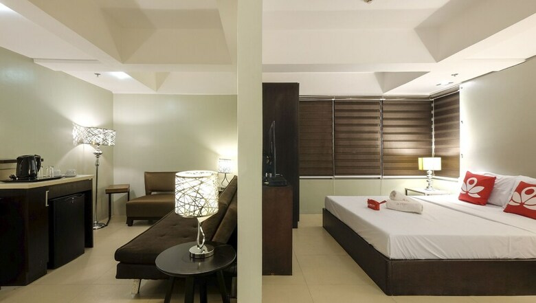 Hotel Zen Premium Near Rockwell Makati