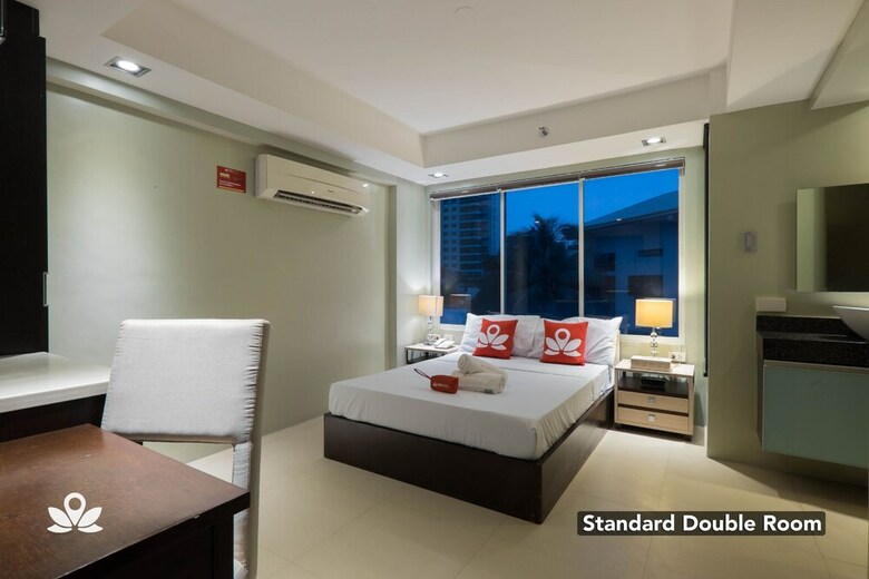 Hotel Zen Premium Near Rockwell Makati