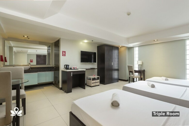Hotel Zen Premium Near Rockwell Makati