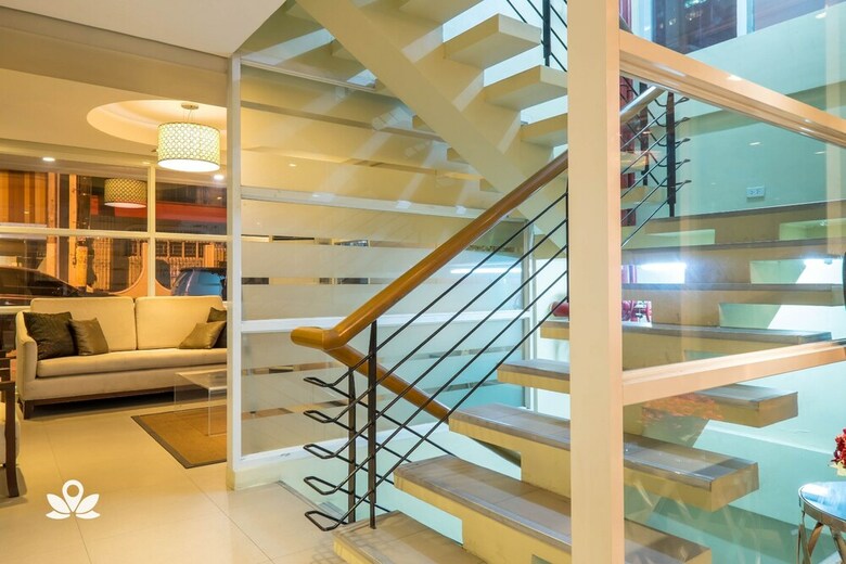 Hotel Zen Premium Near Rockwell Makati