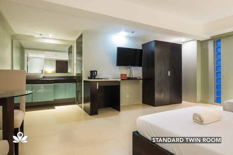 Hotel Zen Premium Near Rockwell Makati